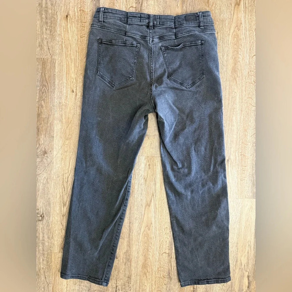 Vintage Jordache • High Rise Straight Jeans - Picture 11 of 13
